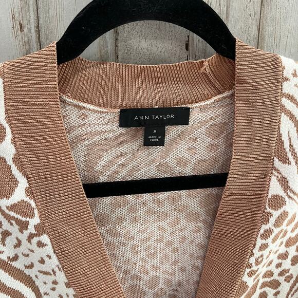 Ann Taylor Mixed Animal Print Boyfriend Button Up Cardigan Womens Size Medium - Picture 2 of 7